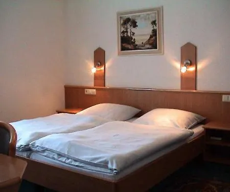 Garni Kreuzaecker אולם